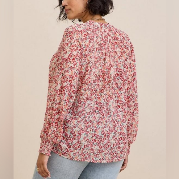 Torrid pink floral crinkle chiffon smocked blouse, size 6X, NWT - Picture 2 of 12